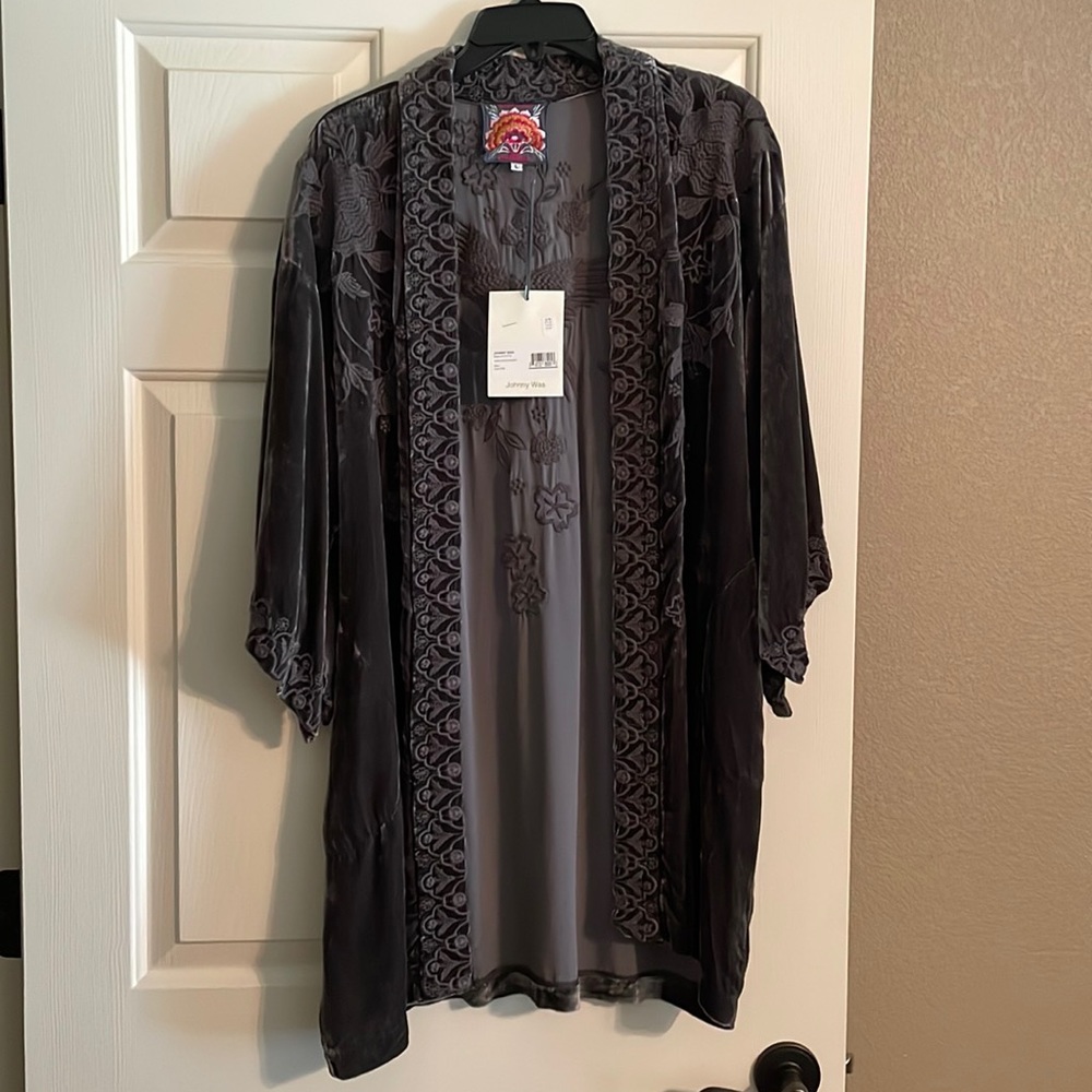 JOHNNY WAS  PARINA VELVET KIMONO Size L. Color STG (Charcoal)